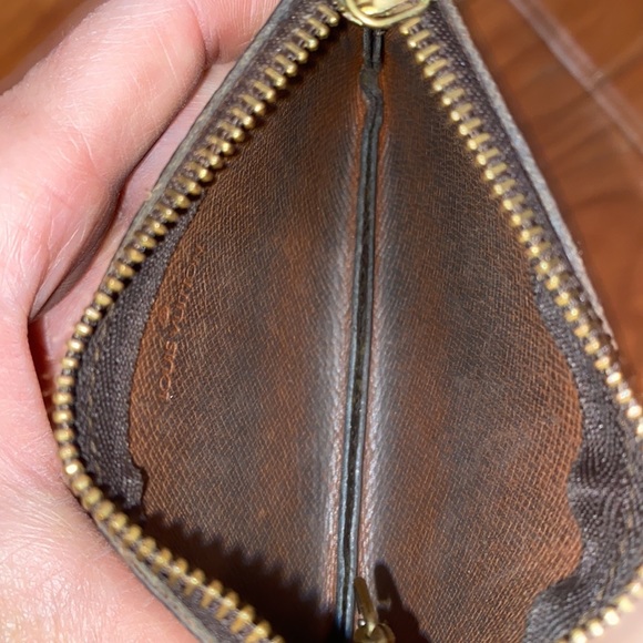Louis Vuitton coin pouch - Picture 6 of 8